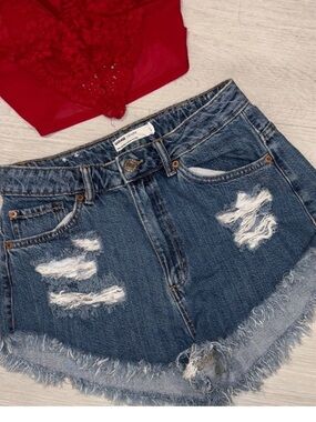 Garage Women’s Blue Jeans - Classic Mid Wash shorts size 5
